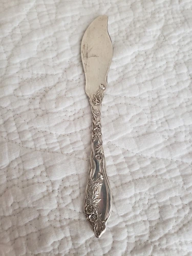 International Silver Sterling Butter Knife Floral Flowers Jewelry 27.6g Weight