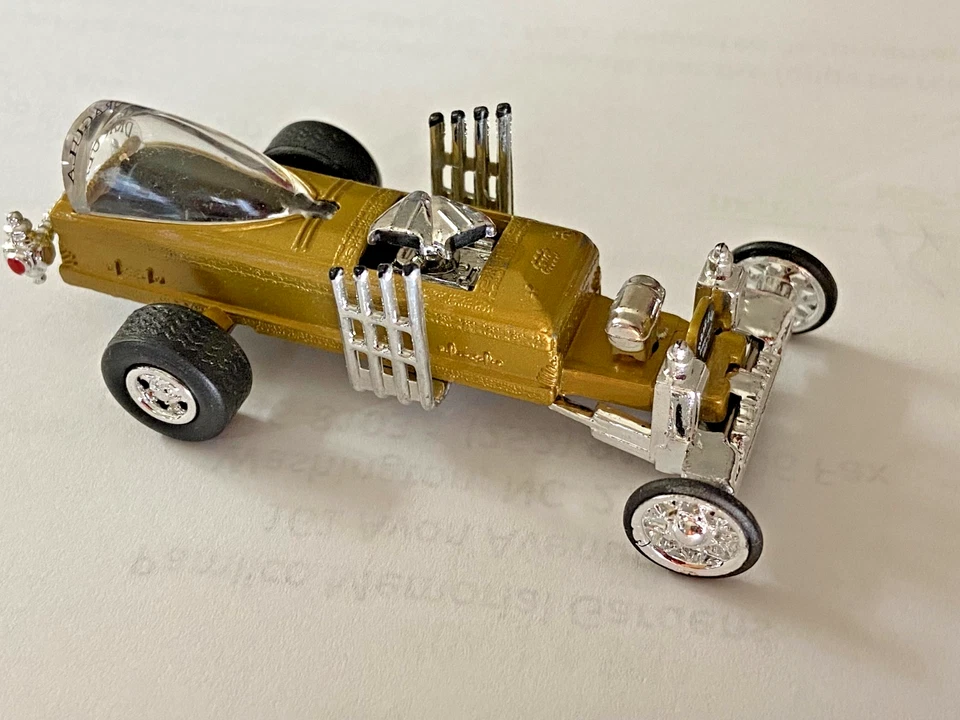 1999 Johnny Lightning Munsters Gold Dragula Playing Mantis Kayro-Vue Productions - Image 2 of 4