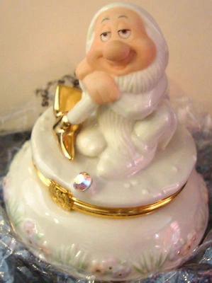LENOX SNOW WHITE SLEEPY TRINKET DISNEY TREASURE NEW PORCELAIN & THE SEVEN DWARFS - Image 1 of 4