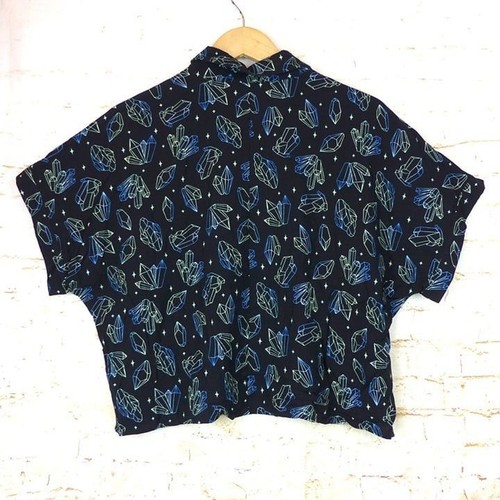 Camisa con botones Hot Topic para mujer M negra verde azulado amarillo cristales estampado bruja gótica - Imagen 9 de 11