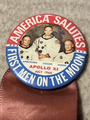 Vintage 1969 Man's First Landing On The Moon Apollo 11 Button
