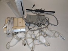 Nintendo Wii Console RVL-001 Bundle GameCube Compatible Tested w/charge station