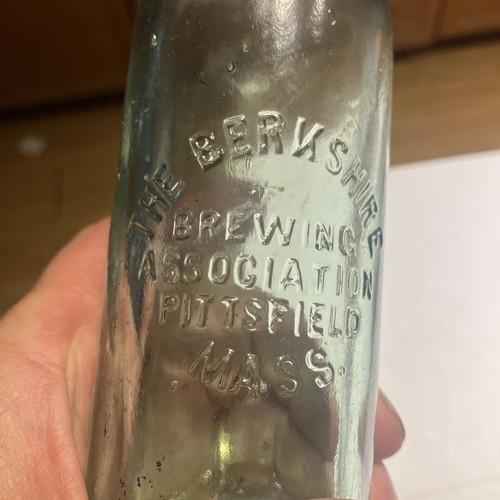 Berkshire Brewing Association Pittsfield MA Hutchinson Soda Bottle  - Foto 1 di 5