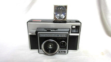 VINTAGE 1970s KODAK INSTAMATIC X-35 CAMERA w/ CUBE W/ 3 SHOTS LEFT
