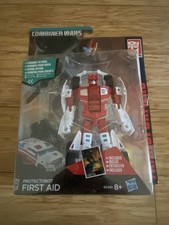 Deluxe Protectobot First Aid   Transformers Generations Combiner Wars