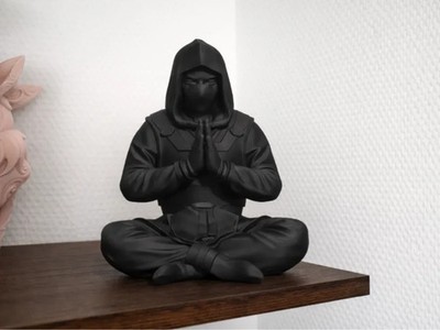 Zen Ninja Meditationsfigur - Friedliche Schreibtischdeko | Mehrfarbige Optionen