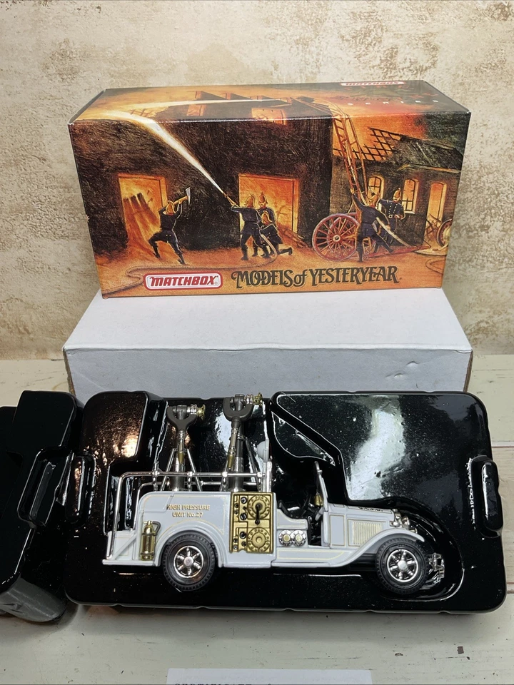 Matchbox YYM37634 1932 Ford Model AA High Pressure Truck, Box, certificate, NEW - Image 2 of 4