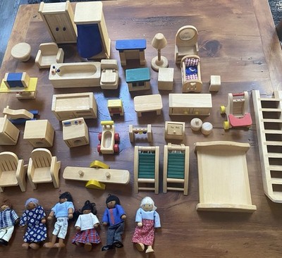 35 Wooden Dollhouse Pieces Of Furniture & 6 B&B Wood Dolls