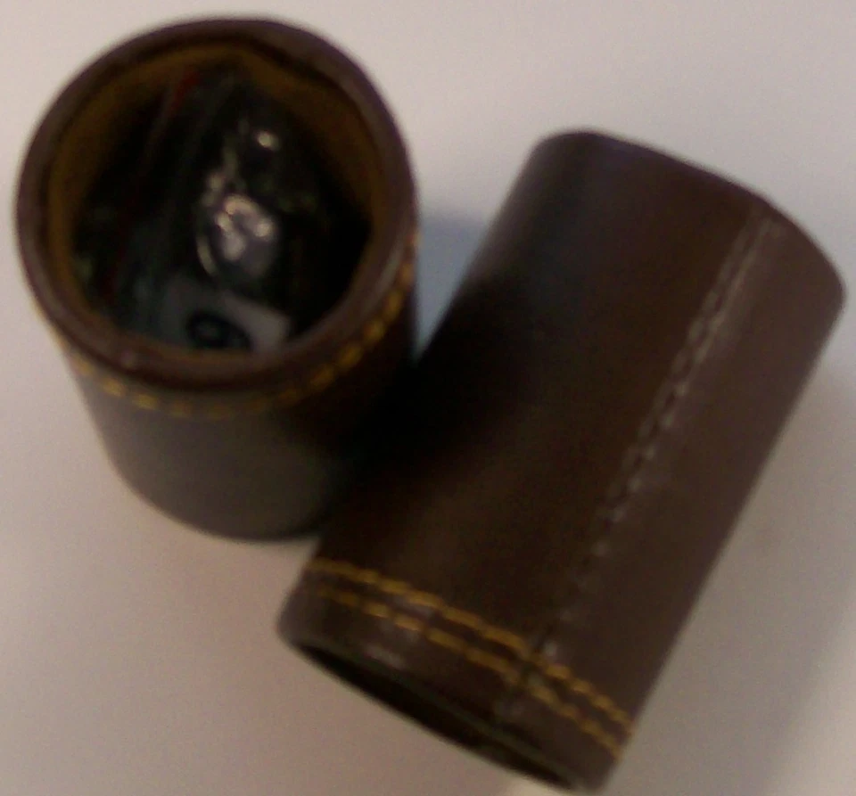 Tazas de dados vintage de cuero genuino de Italia Foto 2 de 2