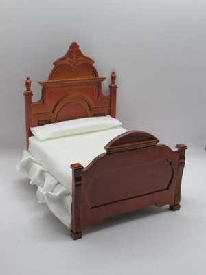 Dollhouse Miniature Beautiful Victorian Bed with Walnut Wood T2046