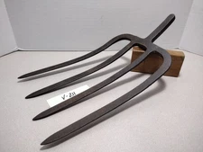 Vintage 4-Tine Garden /Digging Fork Head Farm Rustic Garden Decore (Lot V-211)