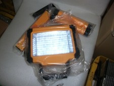 180 LED Fluter Bau-Strahler IP44 380Lm Standfuß Akku 5.500mAh ~ 3,5h