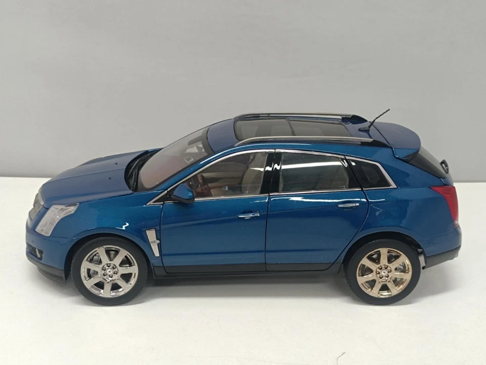 Cadillac SRX Crossover 2010 Blue - Kyosho 1:18 Master-Piece Collection Nuovo - Immagine 3 di 4