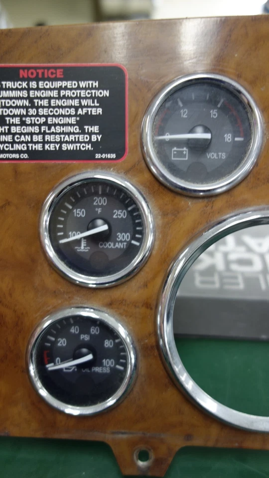 Peterbilt Dash Panel with Six Gauges S64-6021-100 - Image 3 of 4