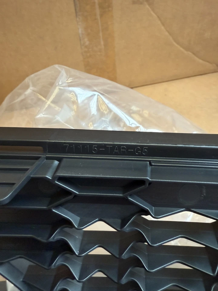 71102TARG50 Front Bumper Grille for Honda Jazz 2014-2020 5dr Hatchback - Image 4 of 4