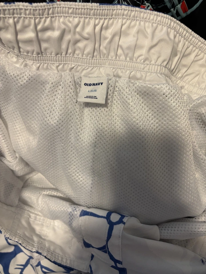 Bermuda de natação masculina OLD NAVY floral azul havaiana branca bolso grande - Imagem 3 de 4