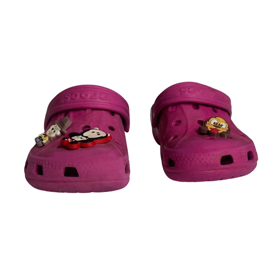 Tamancos Crocs berloques Disney infantil tamanho 8 rosa leve - Imagem 4 de 4