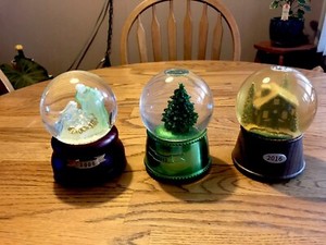 3 Christmas Snow Globes 2 Musical Ones And Christmas Tree Does Not play Music