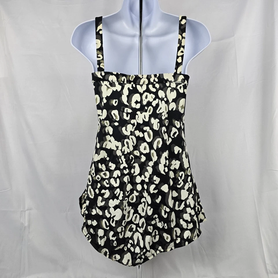 Women's One Piece Black/White Leopard Print 20W Plus Size Swimsuit - Image 4 of 4