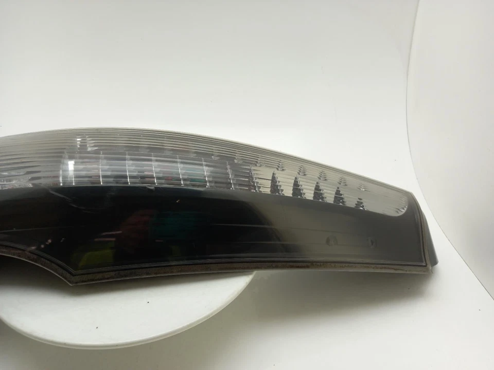 Luz trasera MITSUBISHI GRANDIS O/S 2003-2011 5 puertas MPV RH 8330A210 Foto 4 de 4