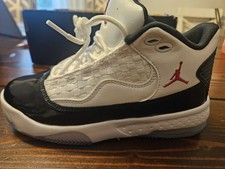 NIKE JORDAN MAX AURA 2 SIZE 4 YOUTH GRADE SCHOOL BRAND NEW