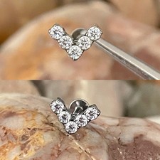 ASTM F136 Titanium Chevron V Shape Effect Clear Cubic Zirconia Gem Labret
