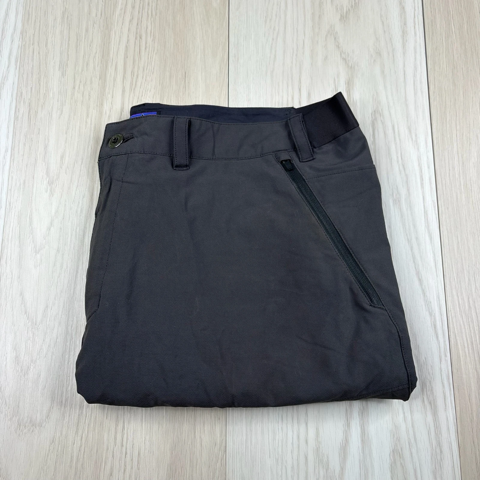 Patagonia Mens Black Ankle Zip Pocket Straight Leg Hiking Trekking Pants Size 38
Opens in a new wind