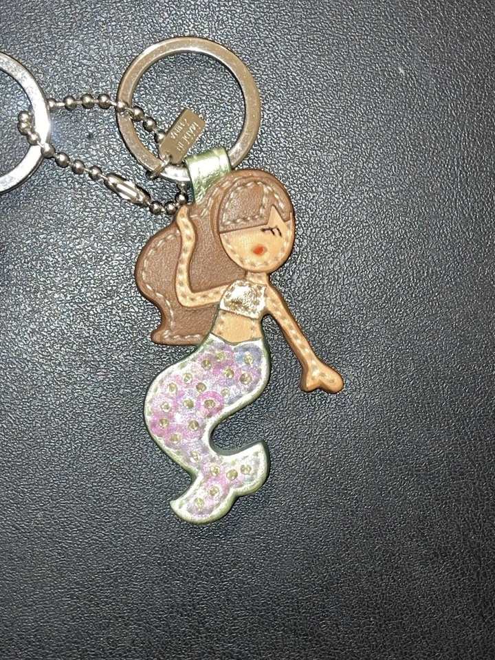 BOLSO SIRENA LENTEJUELAS CUERO MULTICOLOR COACH METALIZADO/MULTICOLOR LLAVERO Foto 4 de 4