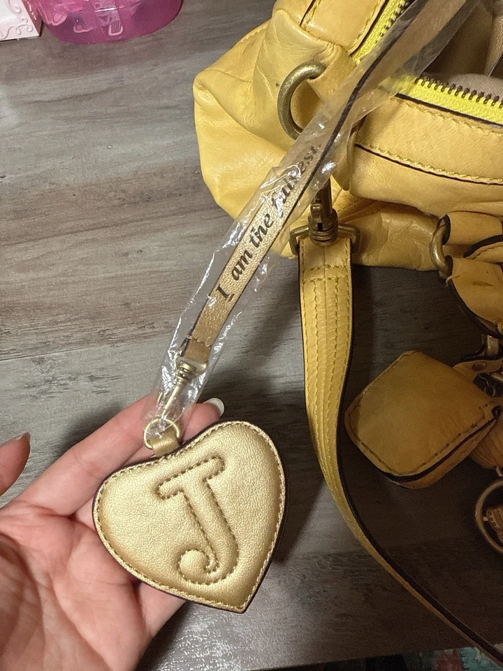 Icónico Bolso Hobo Grande Vintage Y2K Juicy Couture Cuero Amarillo con Dije Foto 4 de 4