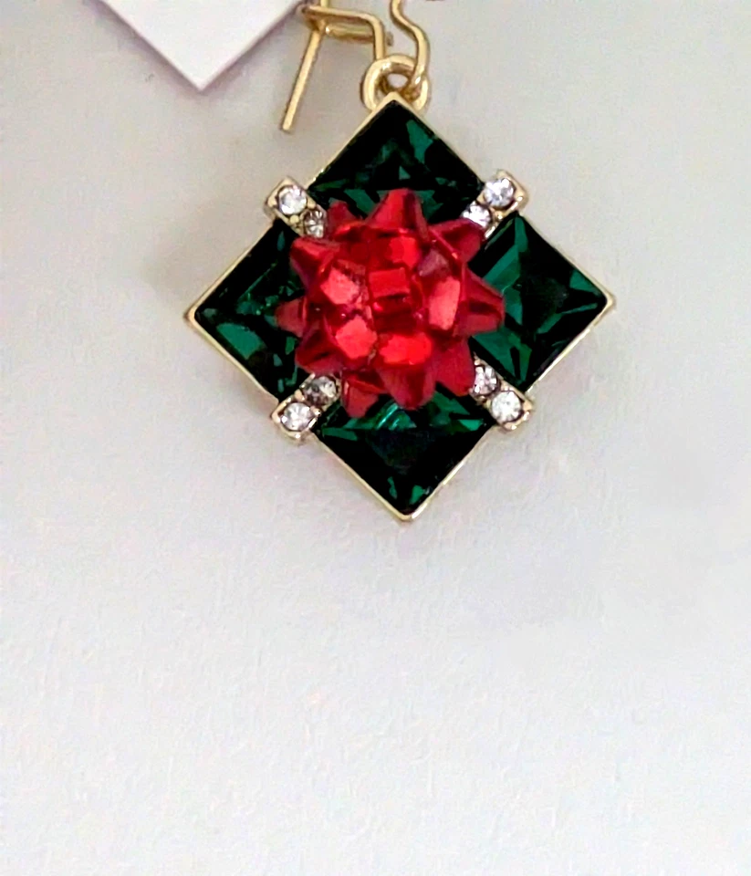 Pendientes colgantes Betsey Johnson regalo navideño verde con lazo rojo Foto 2 de 3