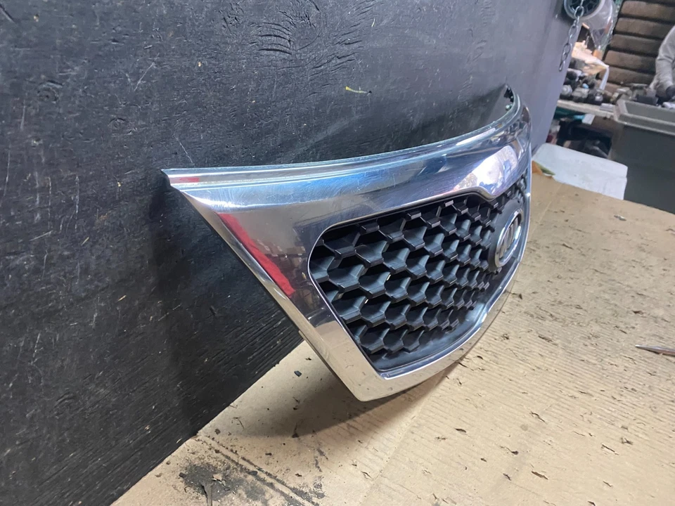 Parrilla superior delantera Kia Sorento 2011 2012 2013 OEM U0000 DG Foto 3 de 4