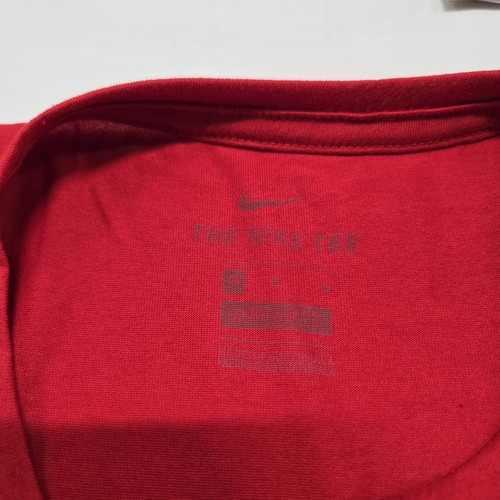 NWT Size MEDIUM Men's Chicago Cubs Red Graphic T-Shirt Nike Center Swoosh Tee - Picture 3 of 7