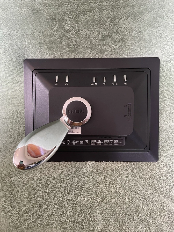 Philips Digital Picture Frame 7FF1 Frame Only Silver With Stand, No Adapter - Image 4 of 4