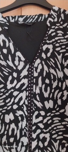 Ladies Black and Grey Long Sleeved Animal Print Top Size 26/28 NWOT - Picture 2 of 8
