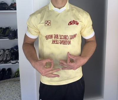 Brandneues 99based Polo Shirt, Farbe Gelb, Y2K Style, Größe S Berlin Pashanim