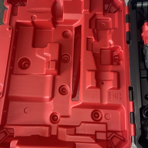 Milwaukee M18 FUEL 18V Lithium-Ion Brushless Cordless 1/2 in. Drill/Driver Kit - Picture 2 of 7