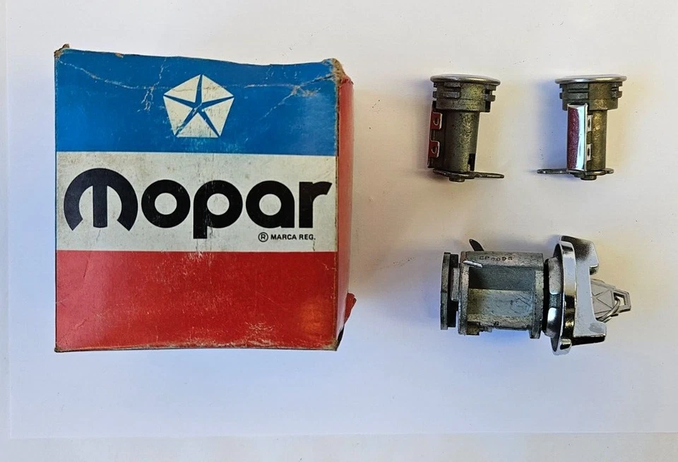 Juego de cerraduras de puerta y encendido Plymouth Dodge Chrysler 1973-1975 equipamiento NOS 3695555 Foto 3 de 4