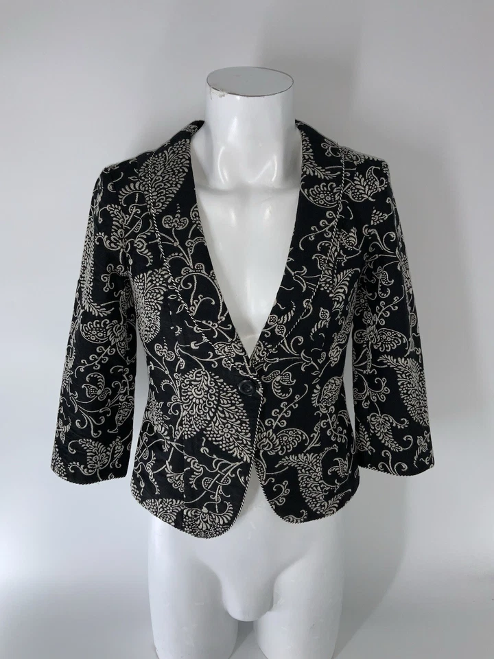 Jaqueta Cabi Blazer Feminina Tamanho 6 Preto Branco Floral Manga 3/4 312 EUA YGI T2-125 - Imagem 2 de 4