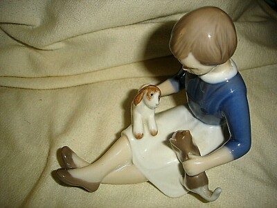 Adorable Bing and Grondahl Be Nice Girl with Puppy & Kitten #2333 Porcelain figu