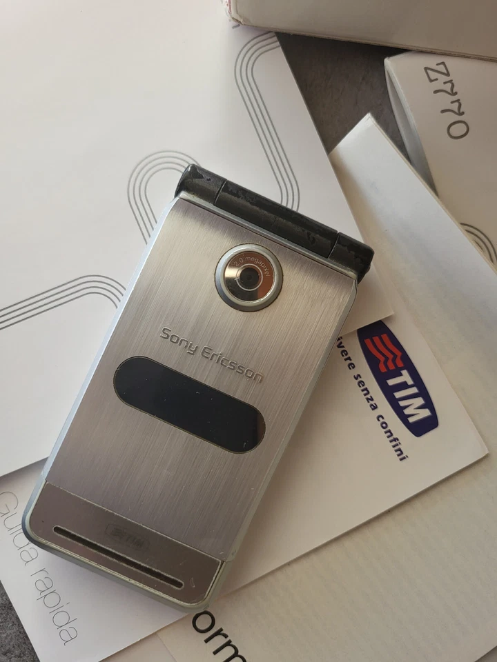 Sony Ericsson Z770 GSM Bluetooth USB Radio Phone cellulare collezione completo! - Immagine 2 di 4
