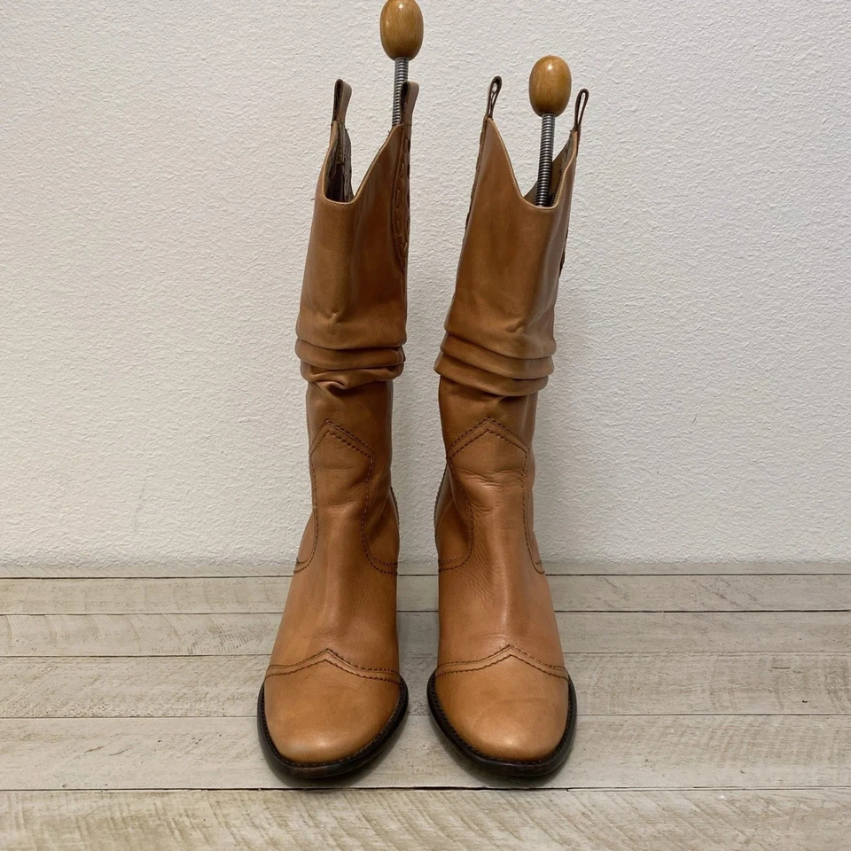 Botas BCBG 8B Cuero Marrón Camel Tirar de Inclinadas Vaquera Western BCBGeneration Foto 3 de 4