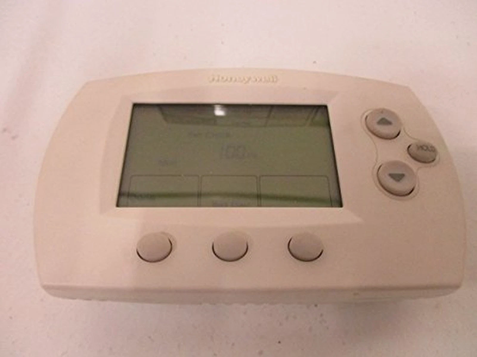 Honeywell TH6110D1021 FocusPRO 6000 5+1+1 Day Programmable Thermostat - Large...