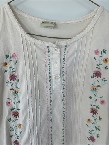 Maglione pullover vintage Bocabay ricamato floreale 3 bottoni 20” pit-pit, lungo 21” - Foto 6 di 12
