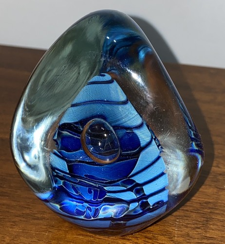 Robert Eickholt Large Paperweight 1999 Blue Reptile Eye Single Controlled Bubble