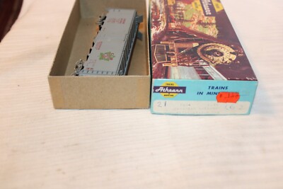 HO Scale Athearn, 40' Box Car, Canadian National, Gray, #207902 - 1604 weathered