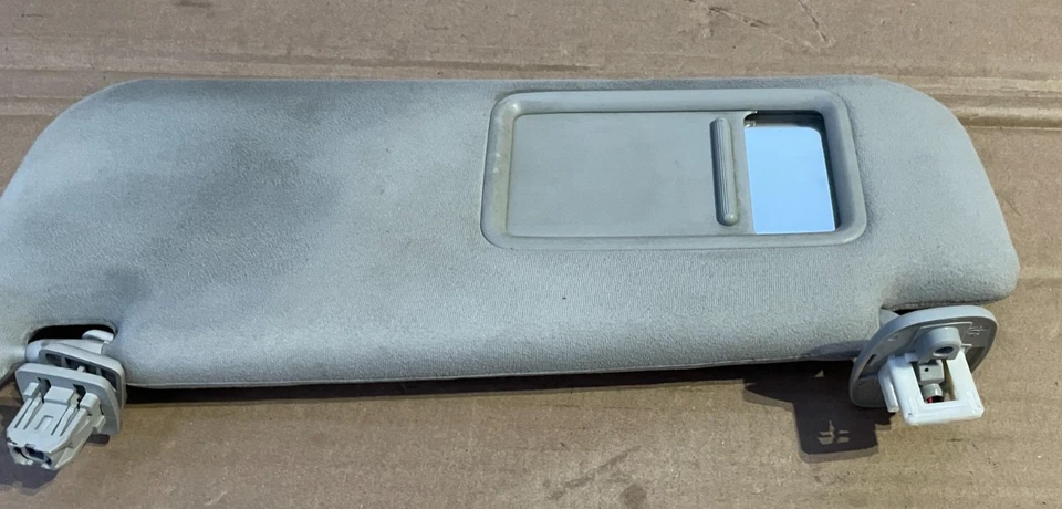 Toyota Prius V 2016 parasol lado izquierdo Foto 3 de 4