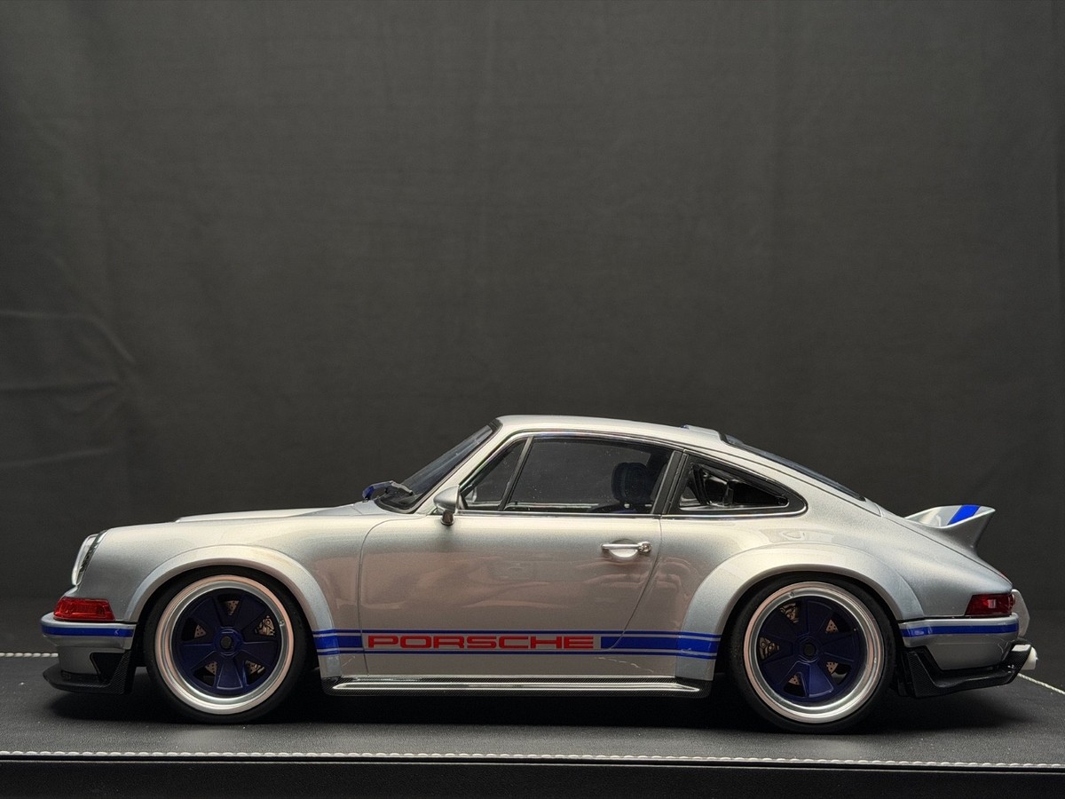 Porsche 911 Singer DLS (Silver/ Blue Stripe) [IVY Model] 1:12