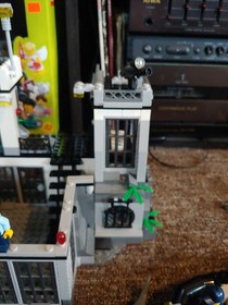 LEGO City Prison Island set 60130 complete 1 Broken Clip 2 Peeling Stickers