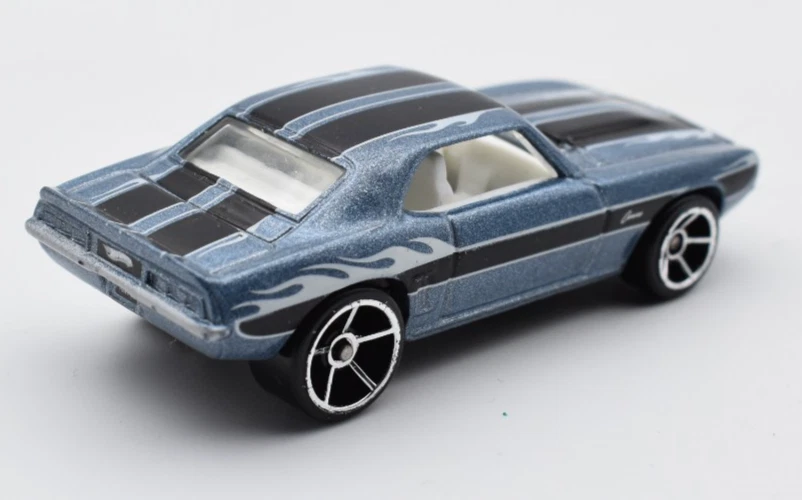Chevrolet Camaro 1969 Treasure Hunt 2008 Hot Wheels, ruedas OH5. Base Malasia Foto 2 de 4
