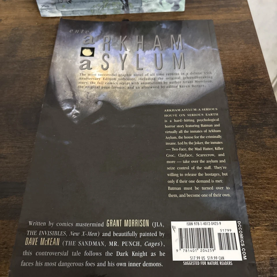 3 Batman Comics Arkham Asylum - A Death In The Family - Hush - Image 4 of 4